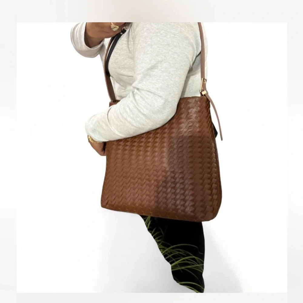 Elegant Brown Woven Leather Shoulder Bag - Picture 5 of 7